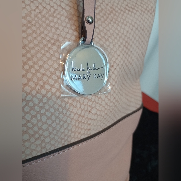 Nicole Miller for Mary Kay Leather Handbag - Picture 4 of 12